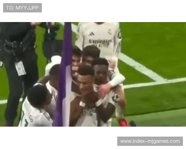 姆巴佩绝杀点球瞬间，伯纳乌球场沸腾庆祝攻防坚韧