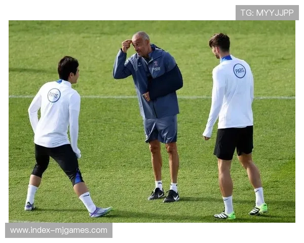 巴黎圣日耳曼战术体系演变：恩里克高压逼抢理念的实践与挑战