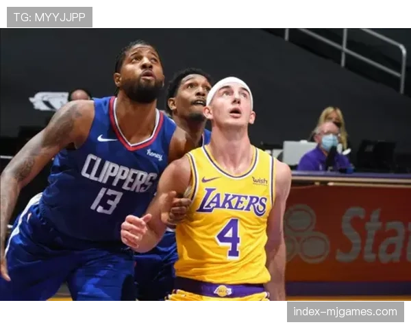 特写：防守专家卡鲁索带伤出战32分钟，赛后冰敷左膝称“为排名拼了”